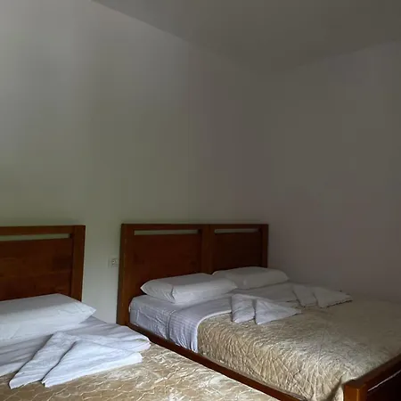 Hotel Trojet E Mija