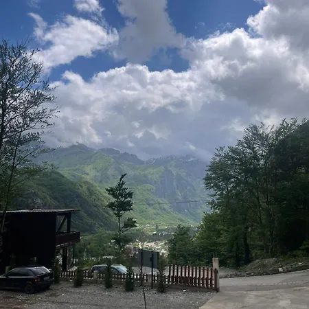 Hotel Trojet E Mija *