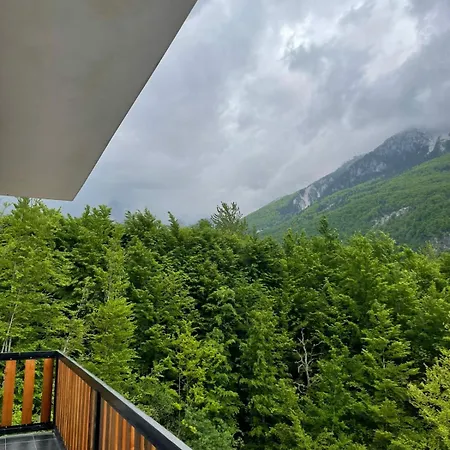 Trojet E Mija Otel *