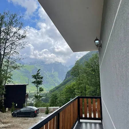 Trojet E Mija Otel *