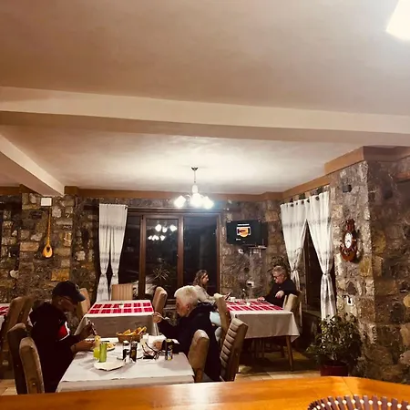 Otel Trojet E Mija *