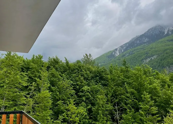 Trojet E Mija Hotel *